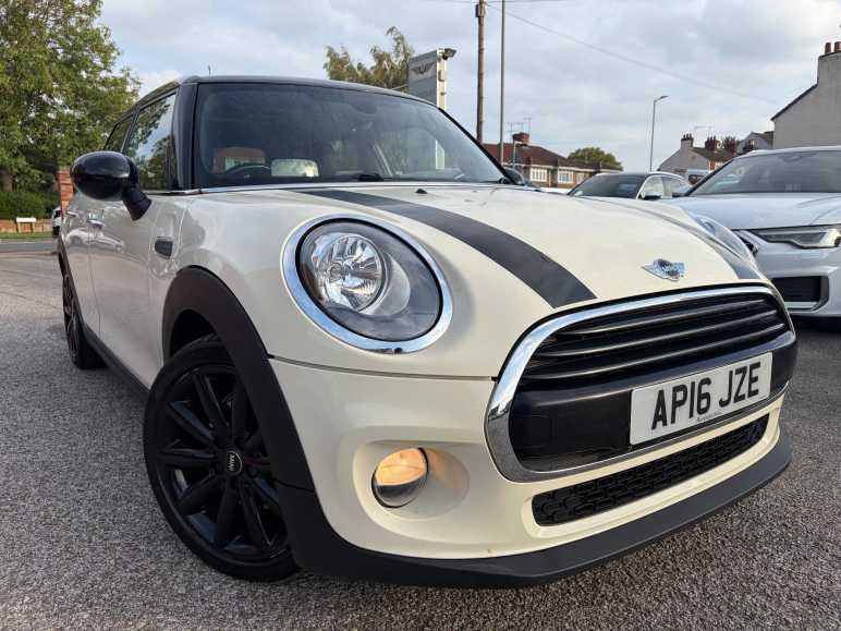 MINI HATCHBACK