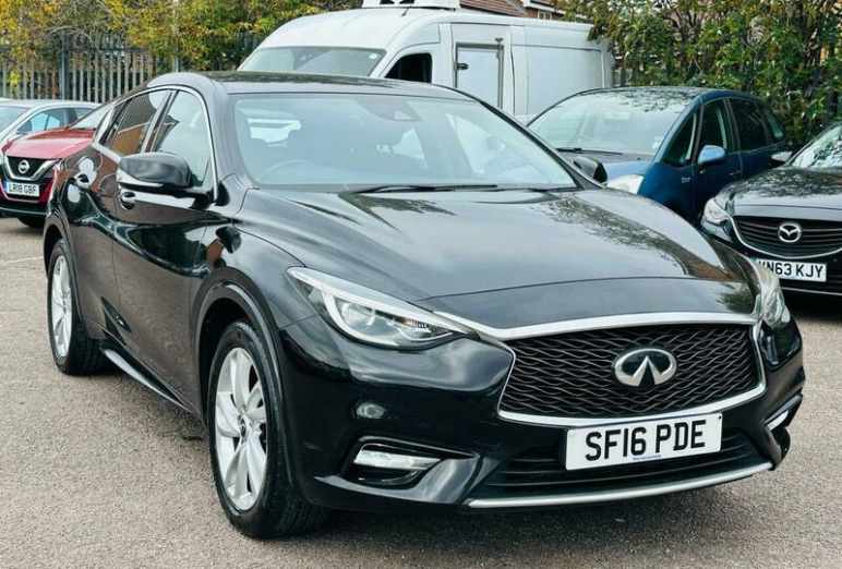 INFINITI Q30