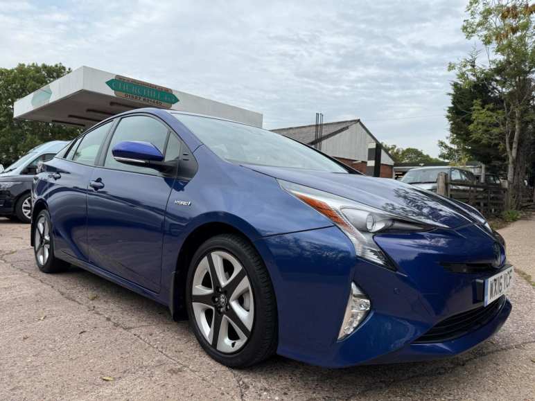 TOYOTA PRIUS