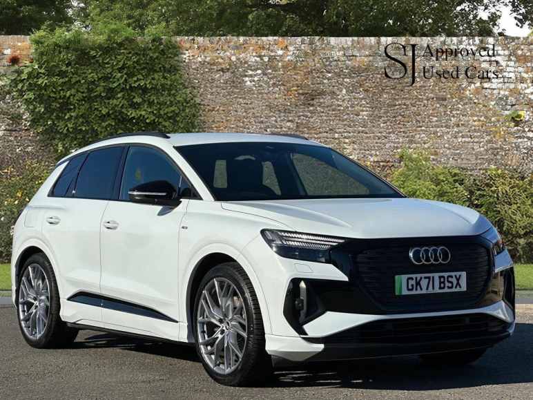 AUDI Q4