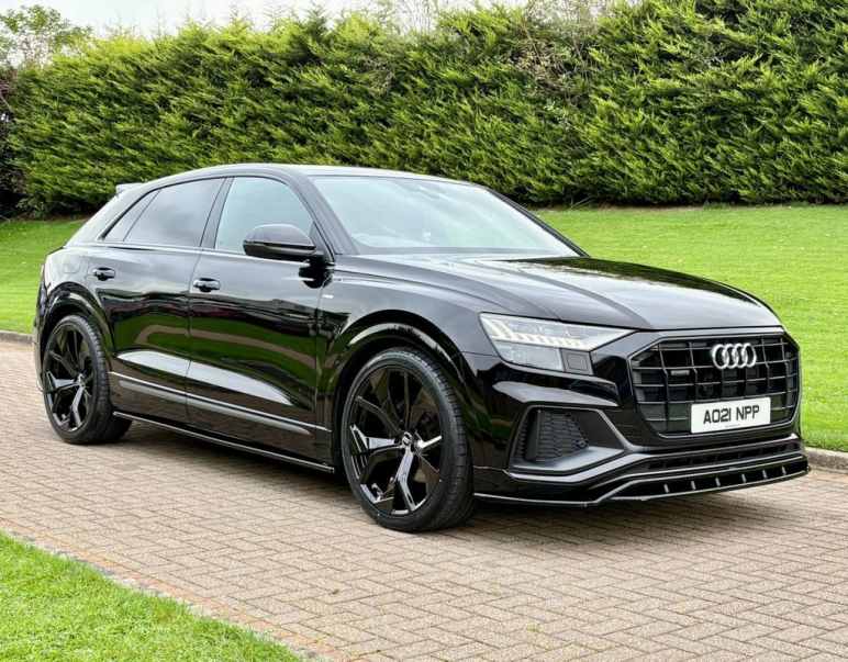 AUDI Q8