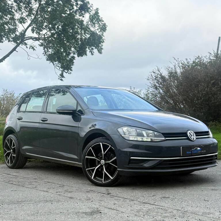 VOLKSWAGEN GOLF