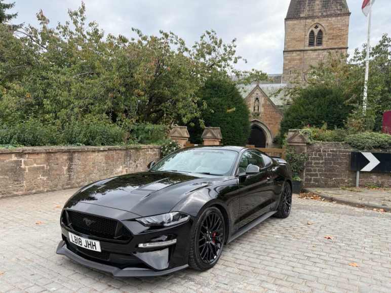 FORD MUSTANG