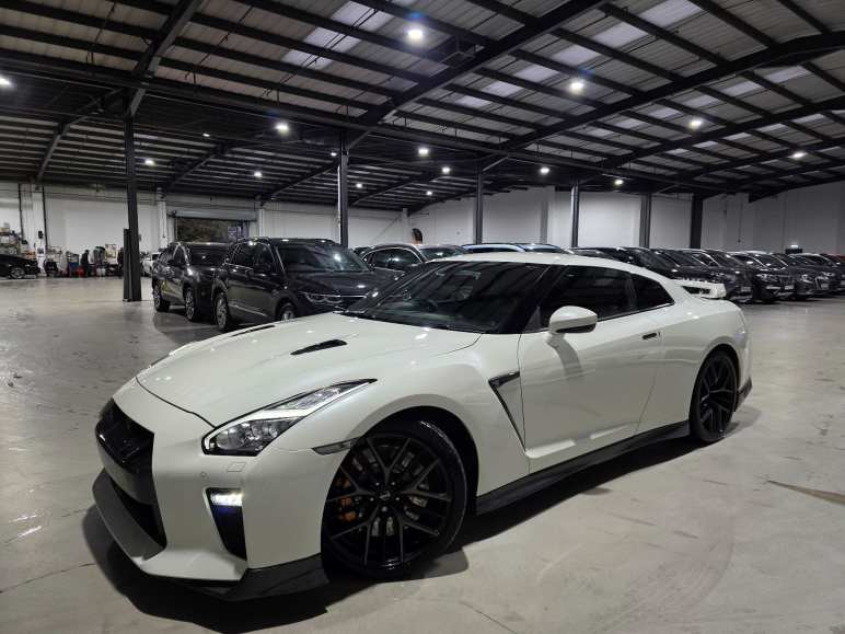 Nissan GT-R