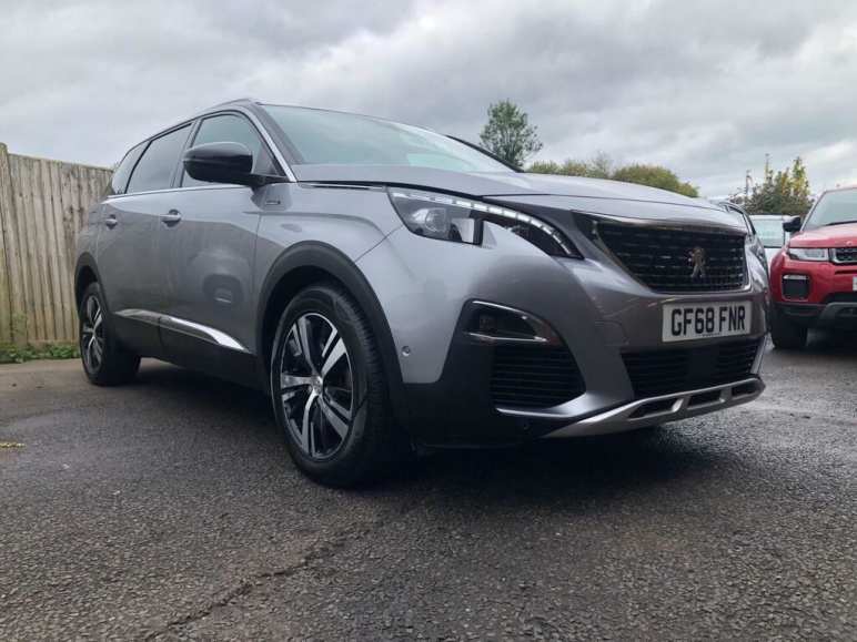PEUGEOT 5008