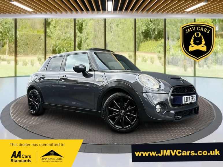 MINI HATCHBACK