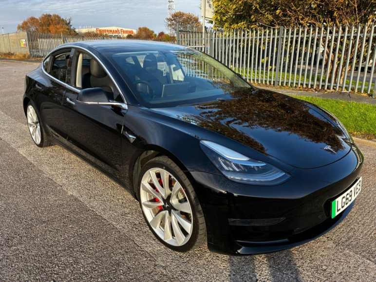 TESLA MODEL 3