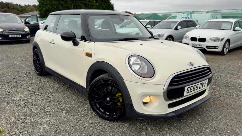 MINI HATCHBACK