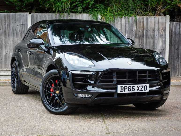 PORSCHE MACAN