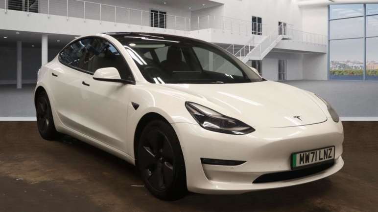 TESLA MODEL 3