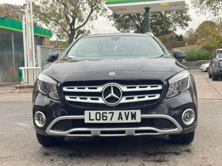 MERCEDES-BENZ GLA