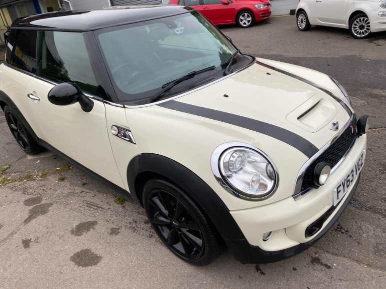 MINI HATCHBACK
