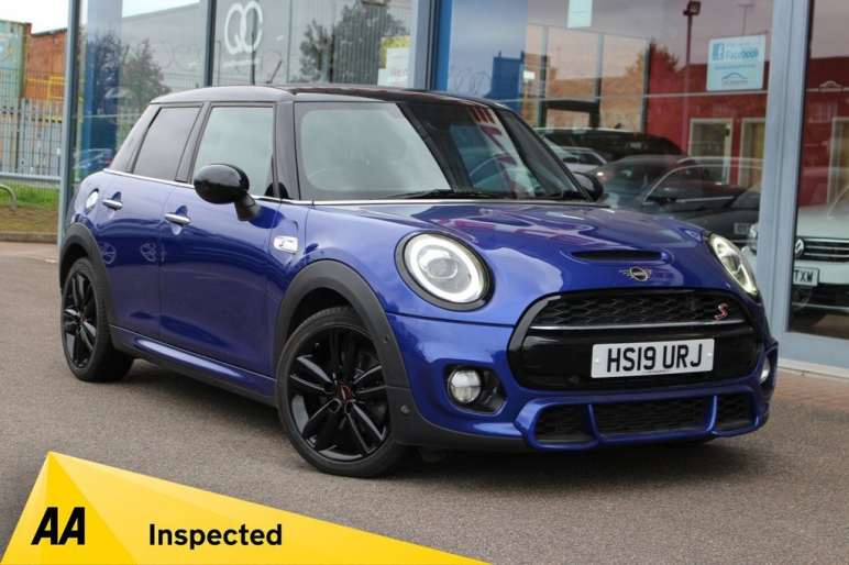 MINI HATCHBACK