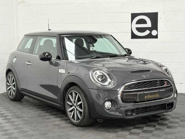 MINI HATCHBACK