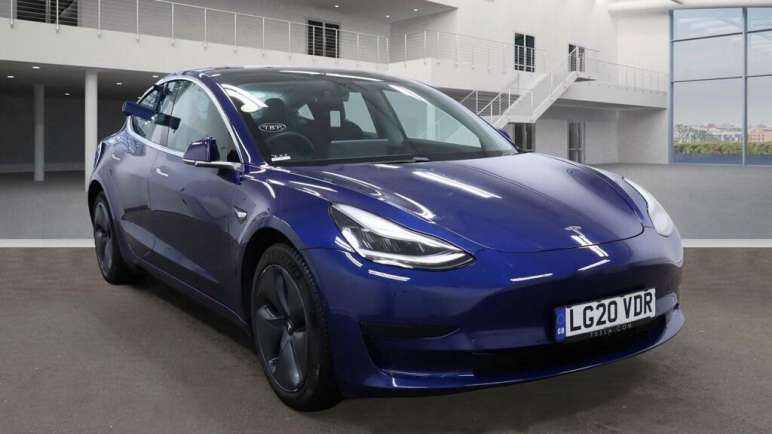 TESLA MODEL 3