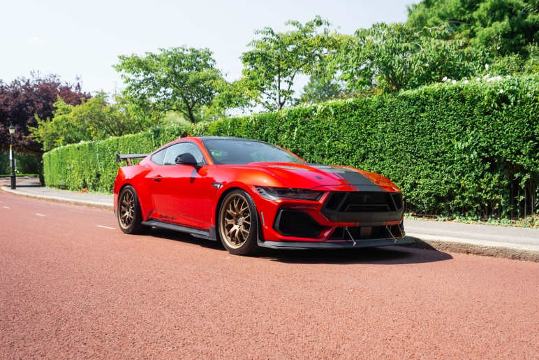 FORD MUSTANG
