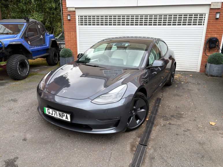 TESLA MODEL 3