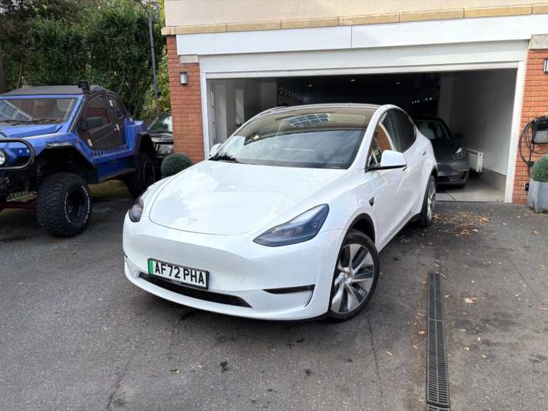 TESLA MODEL Y