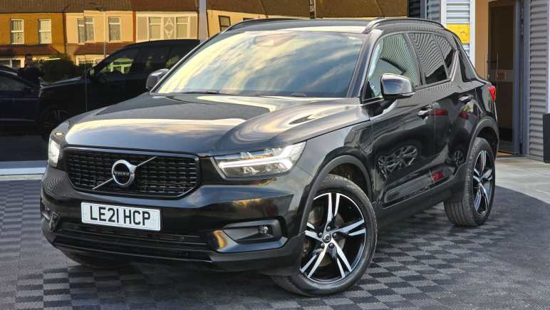VOLVO XC40