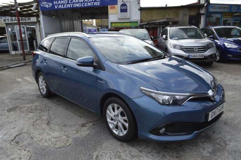 TOYOTA AURIS