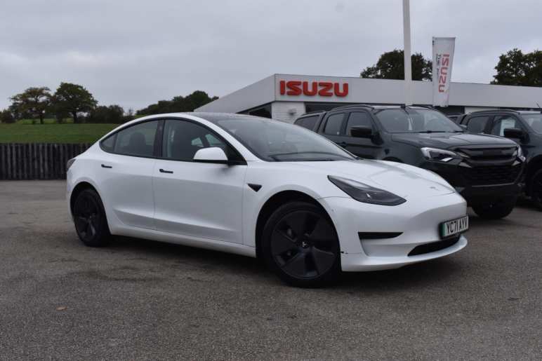 TESLA MODEL 3