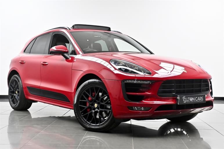 PORSCHE MACAN