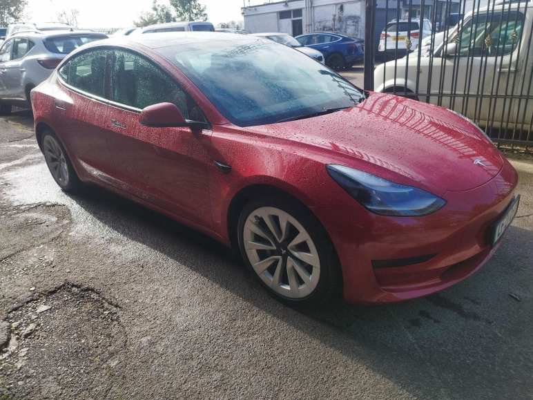 TESLA MODEL 3