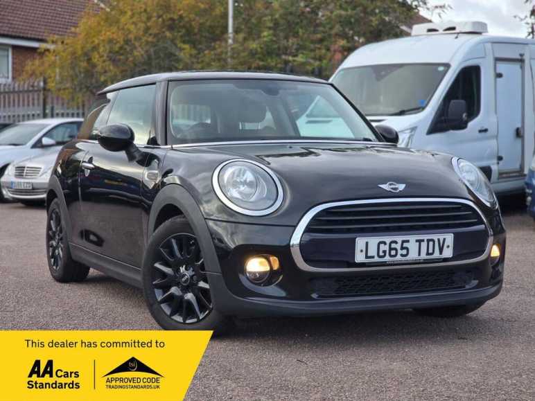 MINI HATCHBACK