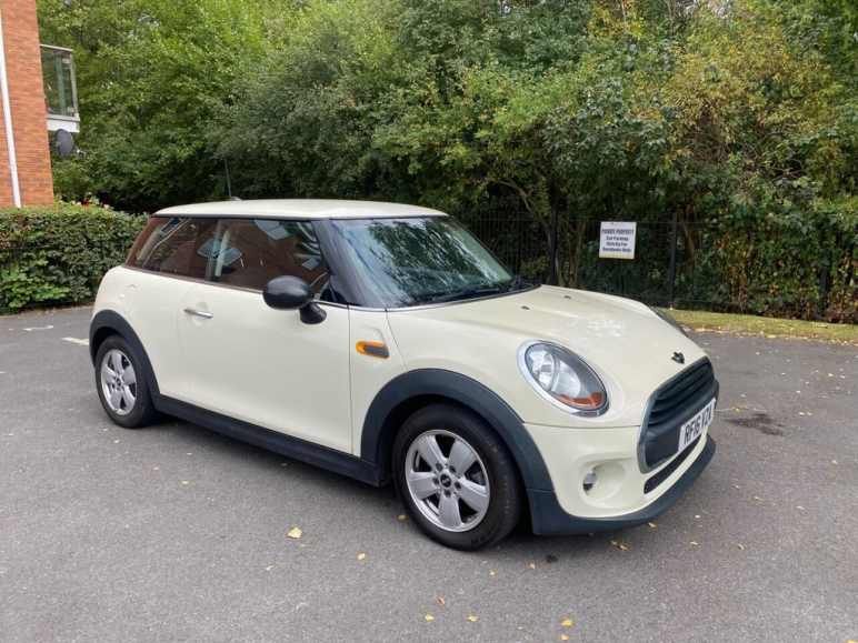 MINI HATCHBACK