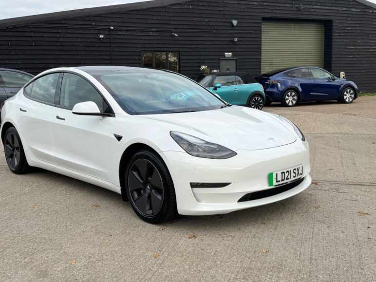 TESLA MODEL 3
