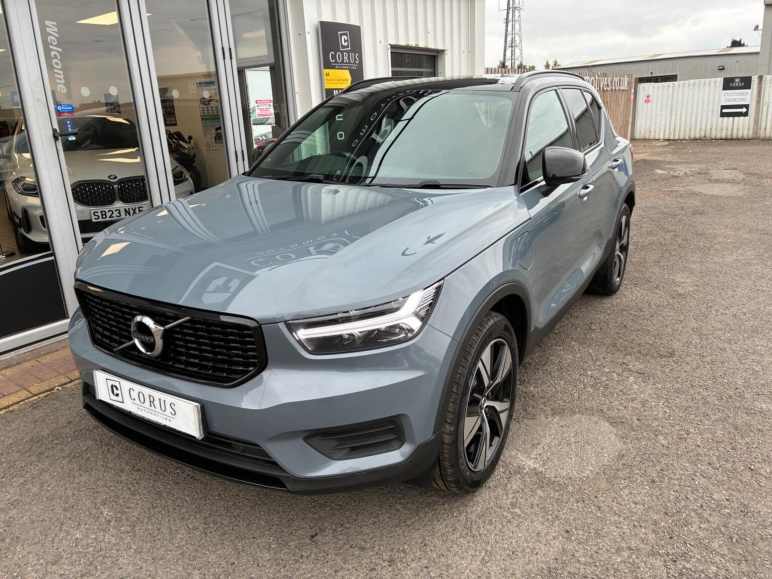 VOLVO XC40