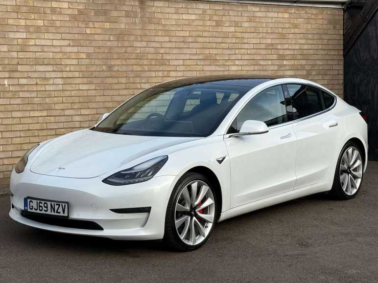 TESLA MODEL 3