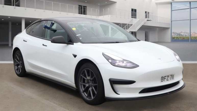 TESLA MODEL 3