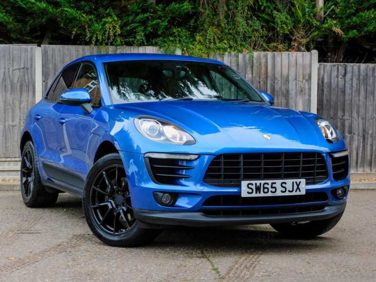 PORSCHE MACAN