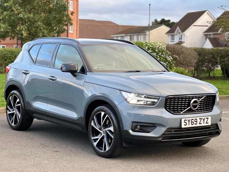 VOLVO XC40