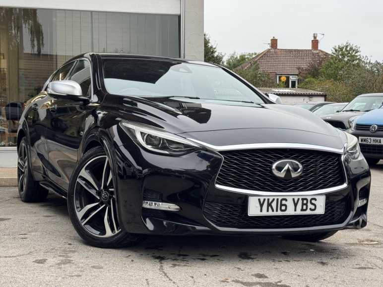 Infiniti Q30
