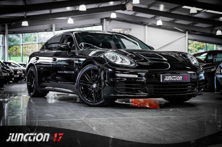 PORSCHE PANAMERA