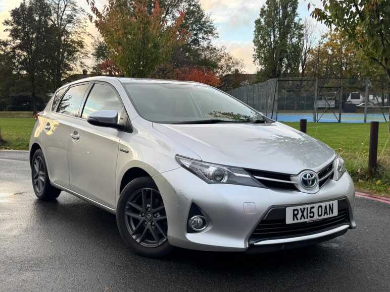 TOYOTA AURIS