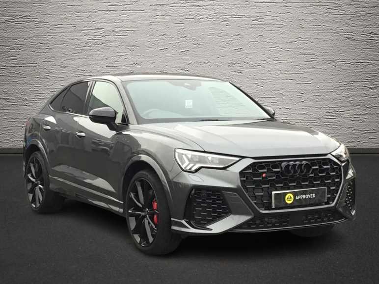 AUDI RS Q3