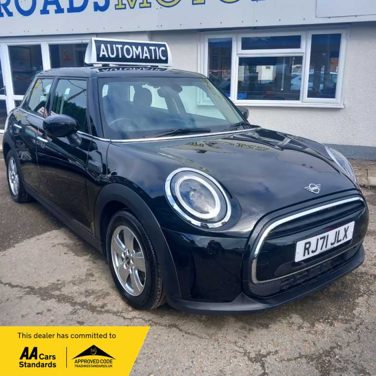 MINI HATCHBACK