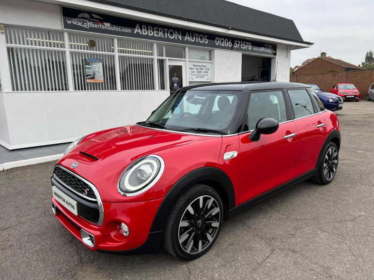 MINI HATCHBACK
