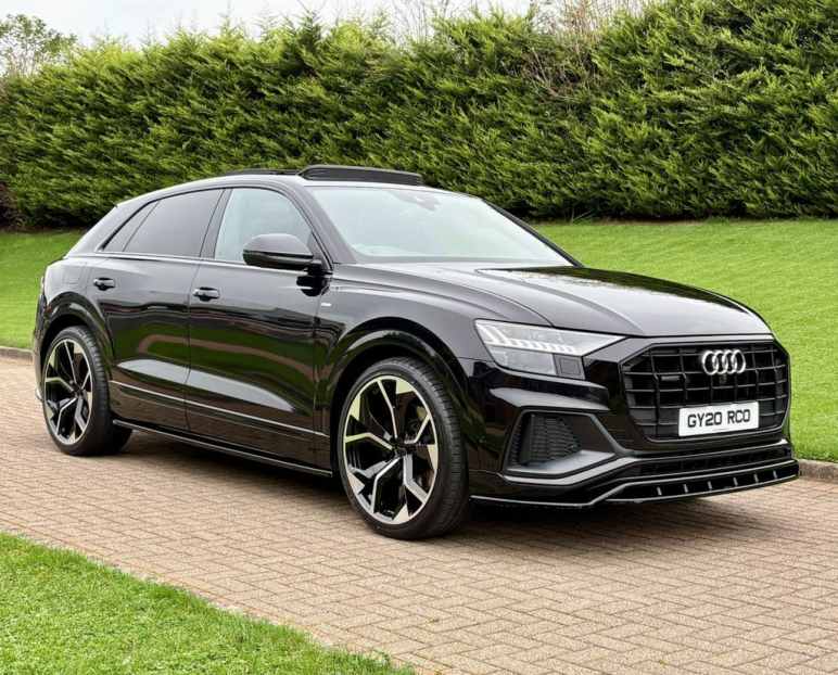 AUDI Q8