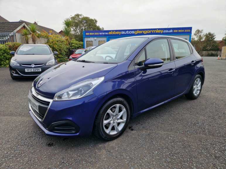 PEUGEOT 208