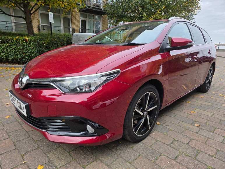 TOYOTA AURIS