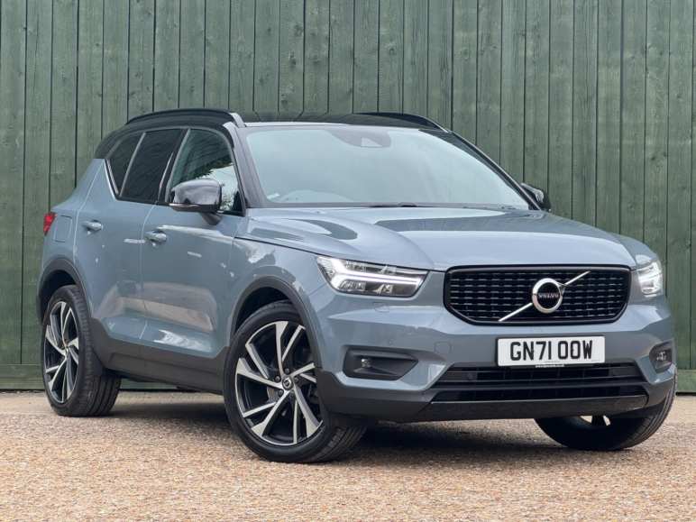 VOLVO XC40