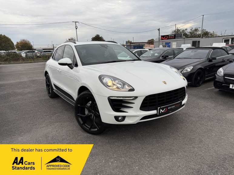 PORSCHE MACAN