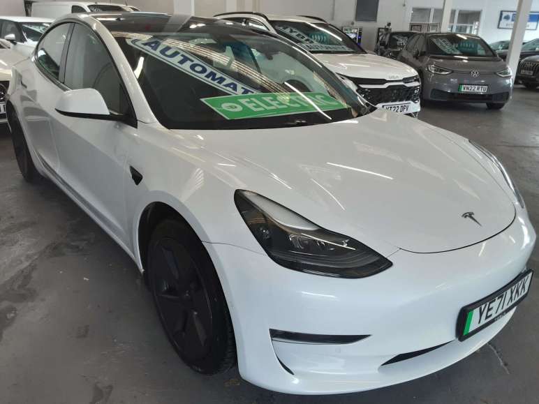 TESLA MODEL 3