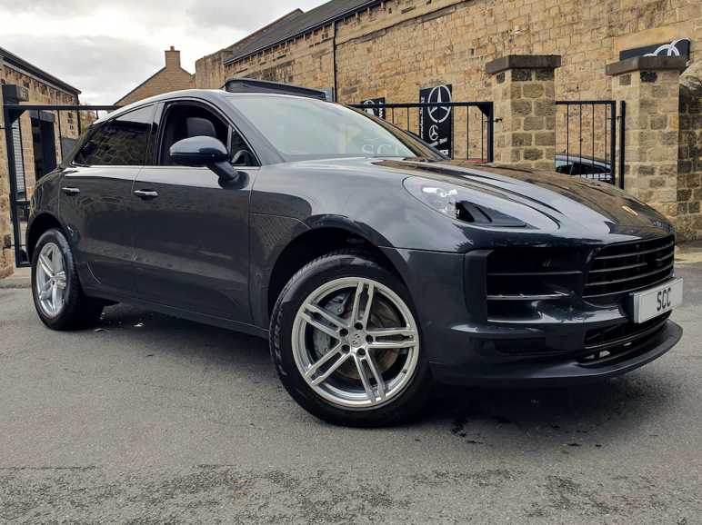 PORSCHE MACAN