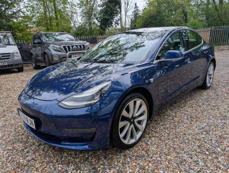 TESLA MODEL 3