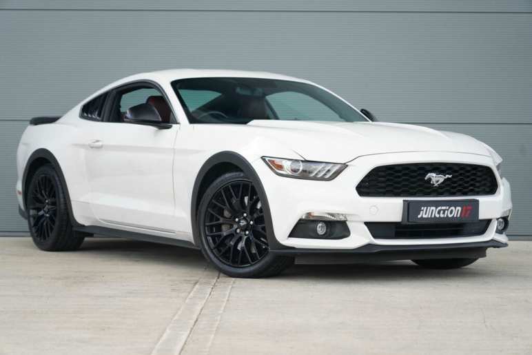 FORD MUSTANG